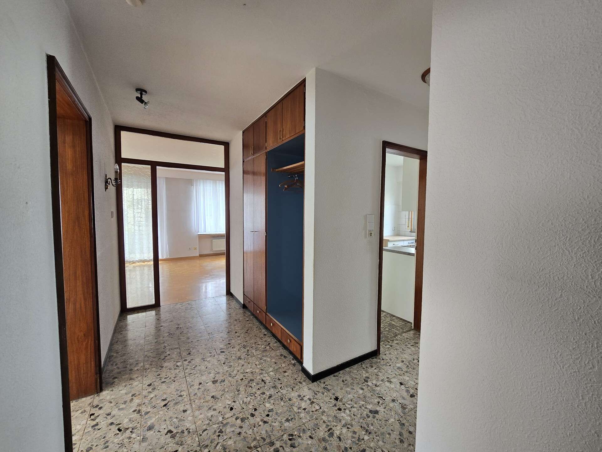 Hochparterre-Wohnung mit großzügigem Balkon!, Stuttgart – Bild 2