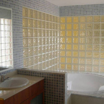 Wohnfläche 300 m², 3 Schlafzimmer (1 Doppelzimmer, 2 Einzelzimmer), 2 Badezimmer, 1 WC, Straßenbeleu