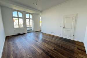 Stilvolle 3-Zimmer-Altbauwohnung mit zwei Balkonen an der Warschauerstr. – Die vollständige Adresse der Immobilie erhältst du vom Anbieter., 10243 Friedrichshain, Berlin – Vorschaubild 2