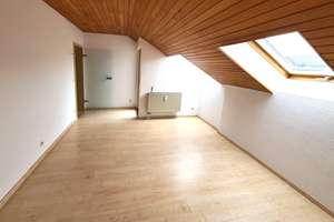3-Zimmer-Wohnung mit EBK und großer sonniger Loggia im klimatisierten DG
