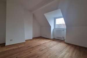 LEERSTEHENDE KERNSANIERTE 2 ZKB DG-WOHNUNG, NOBILIA-EBK UND KELLER IN RUHIGER LAGE OHNE PROVISION – Zorndorfstraße 17, 50737 Weidenpesch, Köln – Vorschaubild 5
