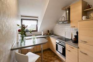 Charmantes Mehrfamilienhaus mit drei Wohneinheiten, Anbau und Garten in Düsseldorf-Benrath – 40597 Benrath, Düsseldorf – Vorschaubild 10