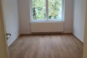 **Sanierte, exklusive 3-Zimmer-Wohnung mit Einbauküche und Balkon** – Fenskestraße 20, 30165 Hannover – Vorschaubild 5