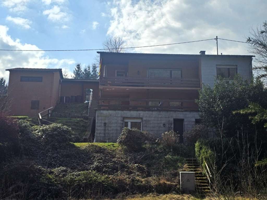 Immobilie in Simmerath - Freistehendes Zweifamilienhaus und Garage in ruhiger Lage - Bild 1