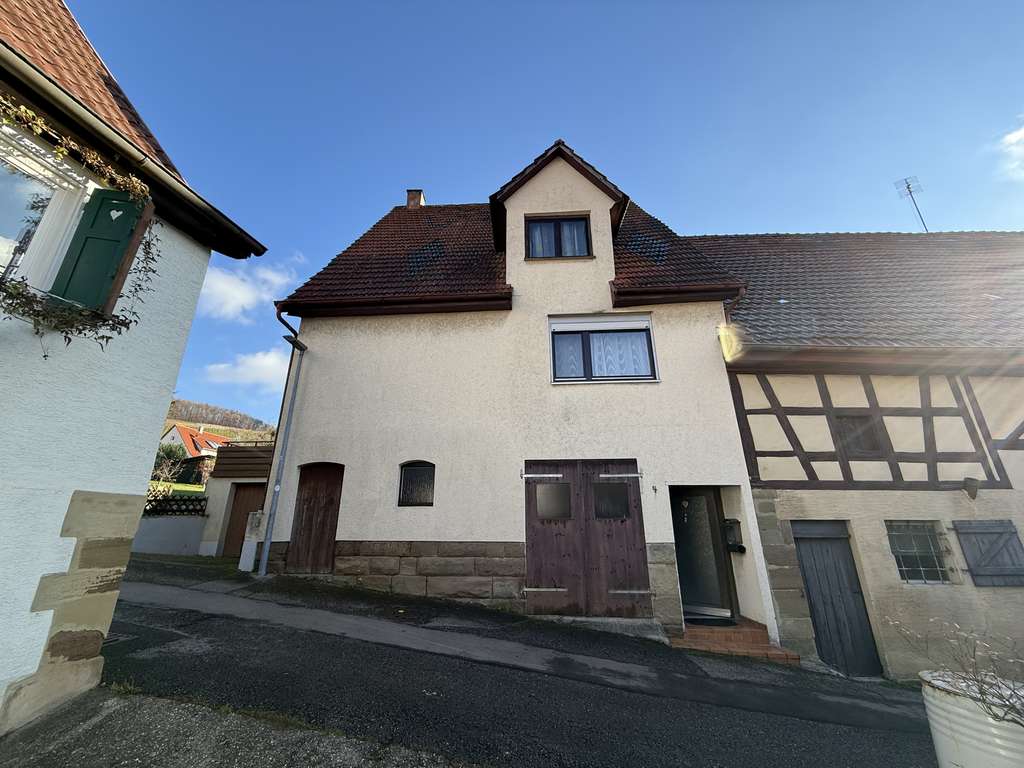 Immobilie in Weinstadt - Fachwerkhaus mit großer Garage und vielen Möglichkeiten! - Bild 0