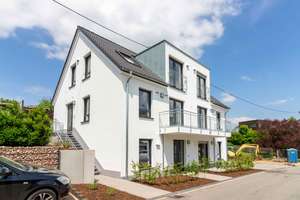Neues vermietetes 3-Familienhaus als KFW 55  Energiesparhaus in ruhiger Lage Trier-Kernscheid  – Die vollständige Adresse der Immobilie erhältst du vom Anbieter., 54296 Kernscheid, Trier – Vorschaubild 2