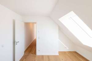 Friedenauer Wohntraum: stilvolles Dachgeschoss mit Aufdachterrasse im Erstbezug! – Bennigsenstraße 5, 12159 Friedenau, Berlin – Vorschaubild 12