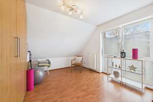 Freistehendes Familienhaus mit sonniger Terrasse, gemütlichem Garten, Einbauküche & Doppelgarage – Die vollständige Adresse der Immobilie erhältst du vom Anbieter., 40489 Wittlaer, Düsseldorf – Vorschaubild 18