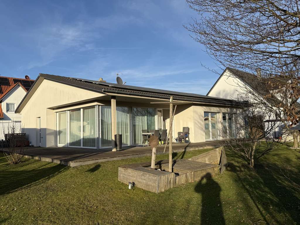 Immobilie in Kutzenhausen - Einfamilienhaus-Bungalow mit Doppelgarage auf 652 m² Grundstück in Kutzenhausen-Maingründel - Bild 2
