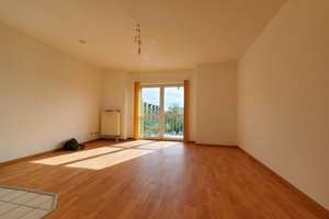 Kleines, helles Apartment in guter Lage direkt am Klinikum mit PKW-Stellplatz!