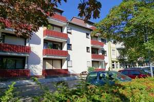 Klein, mein, fein und sofort bezugsfrei: 2-Zi.-Wohnung beim Seepark mit Balkon inkl. TG-Duplexparker