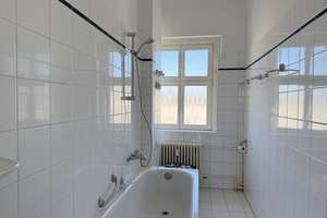 Bezugsfreie 3-Zimmer-Wohnung im Henselmannbau, unweit dem Strausberger Platz ***Lift***Wannenbad*** – Die vollständige Adresse der Immobilie erhältst du vom Anbieter., 10243 Friedrichshain, Berlin – Vorschaubild 14