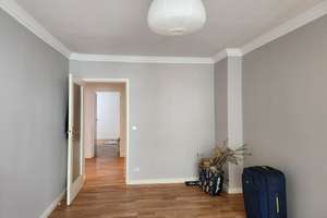 Bezugsfreie schöne möblierte 2,5 Zimmer Wohnung in Tiergarten Moabit mit Wintergarten – Oldenburger Str. 39, 10551 Moabit, Berlin – Vorschaubild 1
