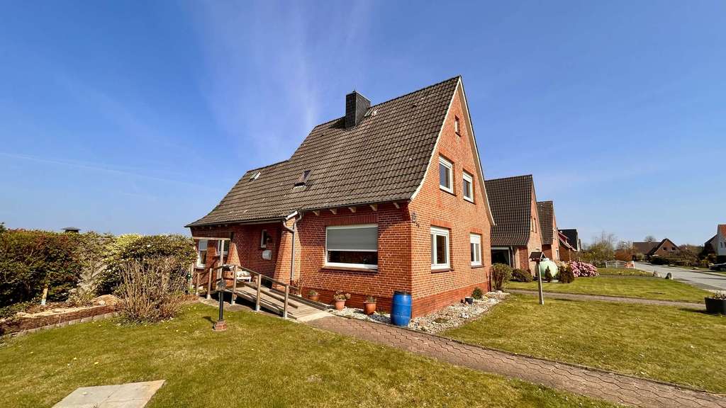 Immobilie in Cuxhaven - Einfamilienhaus mit großzügigem Grundstück und freiem Blick über die Felder in Cuxhaven-Lüdingworth - Bild 0