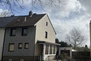 Rendite & Potenzial: 625 m² Bauland in Lehe (33% bebaubar) mit Bestands-DHH in Südlage!