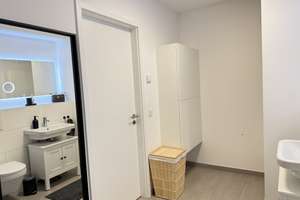 Möbellierte neuwertige 3-Zi-Wohnung mit SW-Loggia, Aufzug, TG und hochwertiger Einbauküche – 51379 Opladen, Leverkusen – Vorschaubild 12
