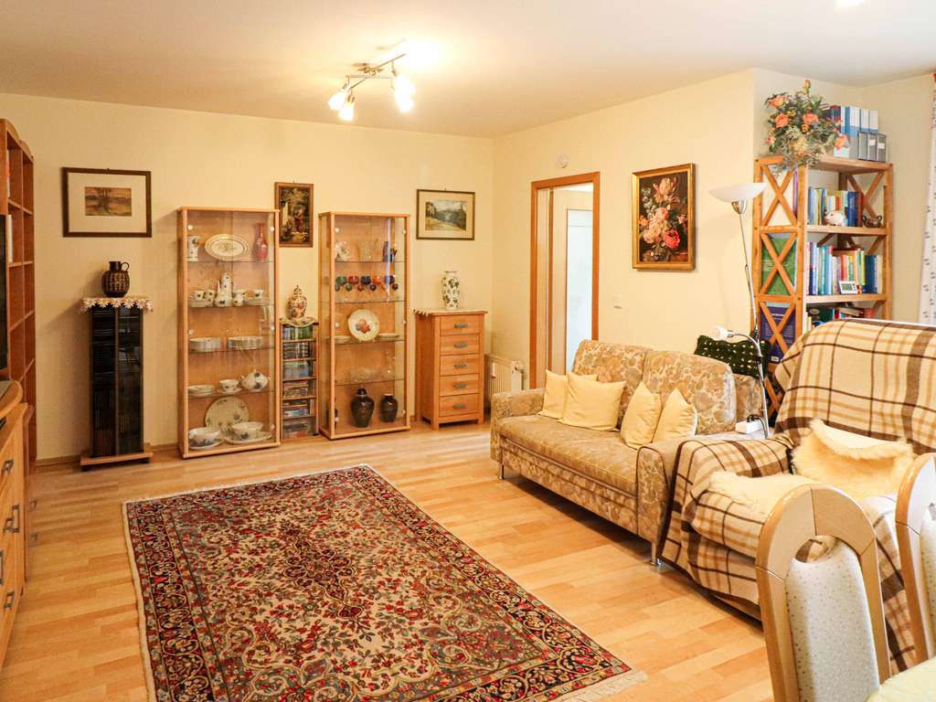 Immobilie in Peißenberg - Gepflegte 3-Zimmer-Etagenwohnung mit sonnigem Balkon, Tiefgaragenstellplatz und Aufzug - Bild 1