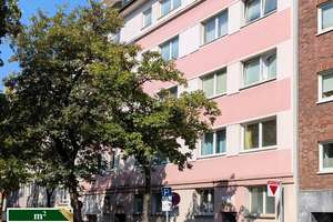 Freie Erdgeschosswohnung mit Balkon in Pempelfort ! Sanierungsprojekt für Handwerker & Investoren