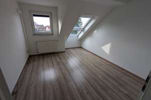 Gräfrath/Zentral - moderne 2-Zimmer-Dachgeschosswohnung mit Sonnenbalkon und traumhaftem Fernblick  – Jägerstraße 41, 42653 Gräfrath, Solingen – Vorschaubild 6