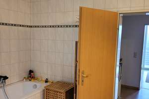 Charmantes Reiheneckhaus mit 4 Zimmern in Hennef (Sieg) mit Terrasse  – Die vollständige Adresse der Immobilie erhältst du vom Anbieter., 53773 Hennef (Sieg) – Vorschaubild 4