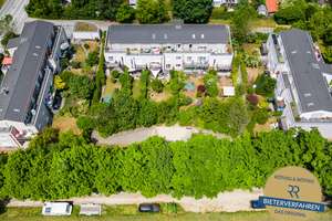 München: Moderne Wohnanlage (BJ 2006) mit 3 MFH, 27 Whg. und 27 Stellpl. – top Rendite!