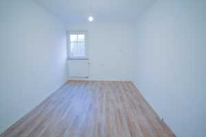 Zweifamilienhaus mit Potenzial – zentrale Lage & Scheune inklusive – Ludwigsburg (Kreis) – Vorschaubild 2