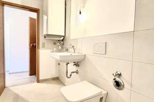 Neu saniertes Bad! 1 Zimmer, fantastischer Ausblick, riesiger Südwestbalkon, Tiefgaragenstellplatz – Breitensteinstr. 66, 72574 Bad Urach – Vorschaubild 10