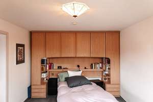 Wohnen über zwei Ebenen: Galerie, Südbalkon, 4 Zimmer | 2 Bäder | 2 Stellplätze | Energieeffizienz C – Die vollständige Adresse der Immobilie erhältst du vom Anbieter., 75397 Simmozheim – Vorschaubild 11