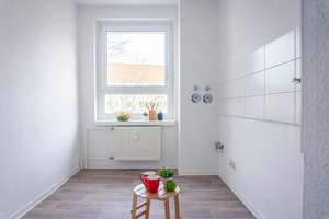 NEU sanierte 3-Raum-Wohnung in zentraler Lage – Apollostr. 4, 9111 Zentrum, Chemnitz – Vorschaubild 1