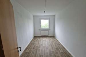**FAMILIEN WILLKOMMEN**4-Zimmer-Wohnung // Balkon // Bad mit Wanne // 4.OG // ab sofort – Ringstraße 183, 4209 Grünau-Mitte, Leipzig – Vorschaubild 5