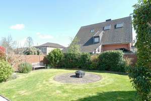 Wohnen und Vermieten vereint – gepflegtes Zweifamilienhaus mit Garten und Garagen in Bestlage von  – Die vollständige Adresse der Immobilie erhältst du vom Anbieter., 47877 Willich – Vorschaubild 4