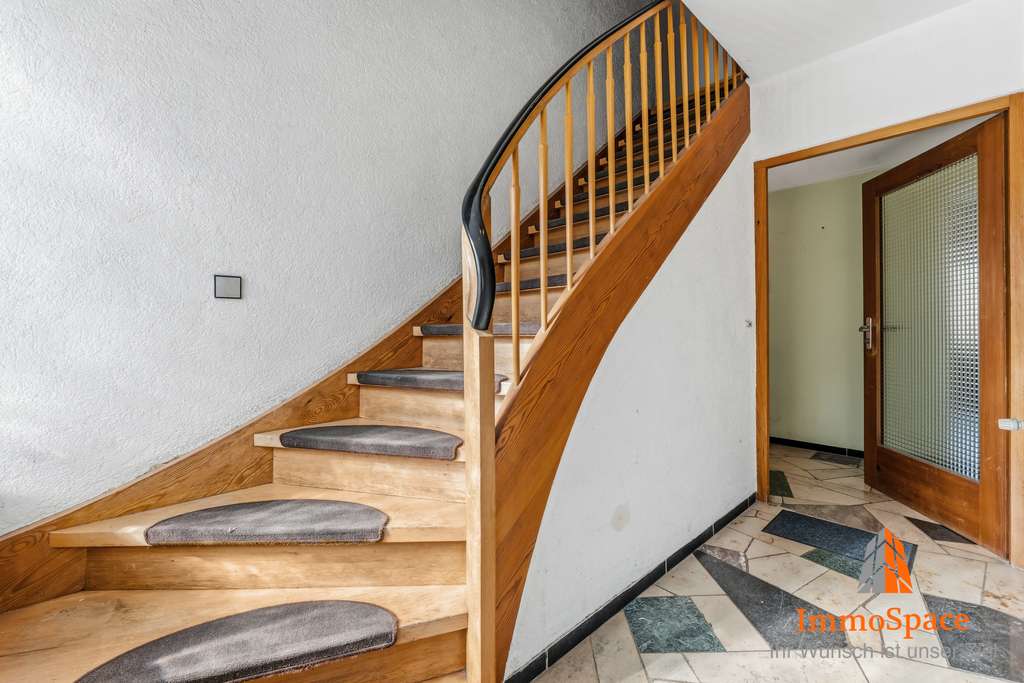 Immobilie in Besigheim - IMMOSPACE ***Viel Platz für Ihre Wohnträume: Großzügiges Zweifamilienhaus in Besigheim*** - Bild 1