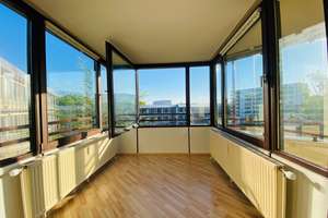 Helle 3-Zimmer-Wohnung mit Einbauküche & Aufzug & West-Loggia in München – 81927 Johanneskirchen, München – Vorschaubild 7