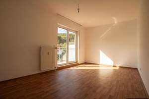 Charmante Zwei-Zimmer-Wohnung mit Balkon und Loggia!