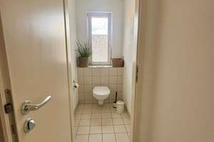 Geräumiges 9-Zimmer Reihenhaus in Weiden-Krumme Äcker mit Garten – Die vollständige Adresse der Immobilie erhältst du vom Anbieter., 92637 Lerchenfeld, Weiden in der Oberpfalz – Vorschaubild 5