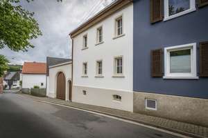 NEU *Paul & Partner* HAUS MIT SCHEUNE IN RAMBACH! GRUNDSTÜCK MIT ENTWICKLUNGSPOTENZIAL! – Die vollständige Adresse der Immobilie erhältst du vom Anbieter., 65207 Rambach, Wiesbaden – Vorschaubild 1