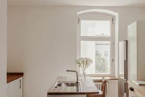 Altbauklassiker mit Enfilade, Dielen, Kachelöfen und weitem Blick über Kreuzberg – Gneisenaustraße 16, 10961 Kreuzberg, Berlin – Vorschaubild 14