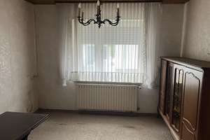 Sanierungsbedürftiges Einfamilienhaus mit großem Grundstück – Die vollständige Adresse der Immobilie erhältst du vom Anbieter., 41472 Holzheim, Neuss – Vorschaubild 3