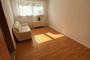 3 Zi. Wohnung mit neuer EBK, eigenem Eingang & Garten in Bad Cannstatt