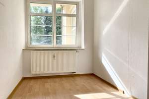 vermietete 3-Raumwohnung Hochparterre mit Balkon in Chemnitz Hilbersdorf kaufen – Die vollständige Adresse der Immobilie erhältst du vom Anbieter., 9131 Ebersdorf, Chemnitz – Vorschaubild 3