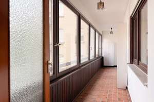 SOFORT BEZUGSFREI: Große 2-Zimmer-Wohnung mit Loggia & TG-Stellplatz in zentralster Lage Heidelbergs – Die vollständige Adresse der Immobilie erhältst du vom Anbieter., 69115 Weststadt, Heidelberg – Vorschaubild 2