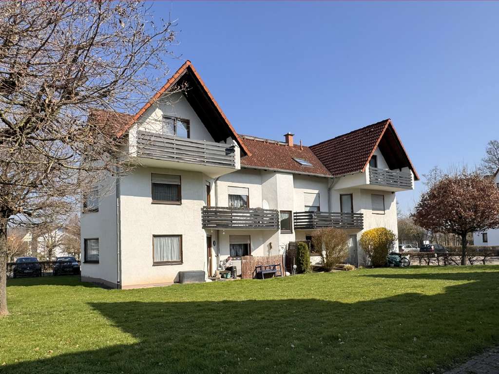 Immobilie in Rotenburg an der Fulda - 3-Zimmer-DG-Wohnung mit großem Süd-Balkon in ruhiger Wohnlage stadtnah in Rotenburg - Bild 3