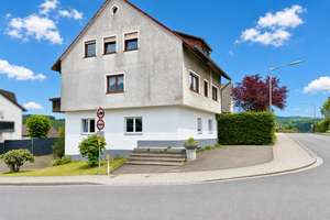 **Solides Dreiparteienhaus als Kapitalanlage in zentraler Lage von Betzdorf Bruche** – Die vollständige Adresse der Immobilie erhältst du vom Anbieter., 57518 Betzdorf – Vorschaubild 3