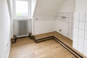 Frisch renovierte 4-Zimmer-Dachgeschosswohnung in zentraler Lage von Remscheid – 42853 Stadtpark, Remscheid – Vorschaubild 6