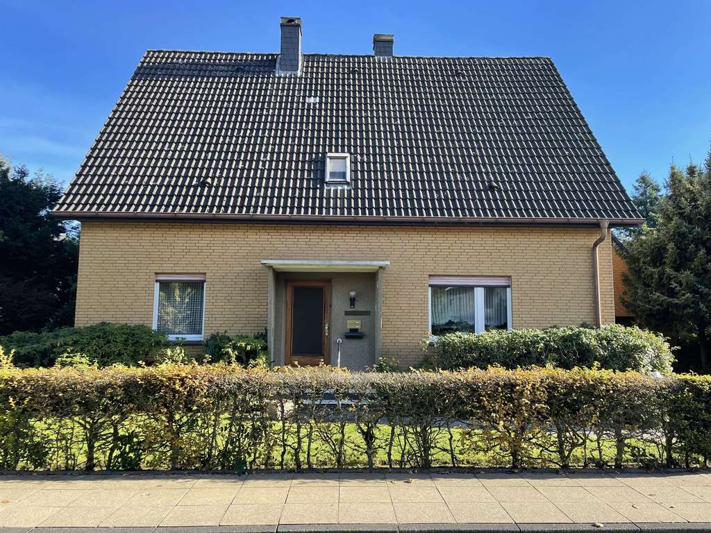 Immobilie in Steinhagen - Freistehendes Einfamilienhaus auf großem Grundstück in zentraler Lage von Steinhagen - Bild 1