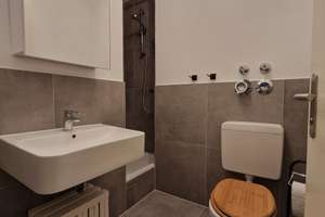 Stilvoll modernisiert: Studentenappartement 1-Zimmer mit Balkon und EBK – Tumblingerstraße 56, 80337 Am Schlachthof, München – Vorschaubild 5