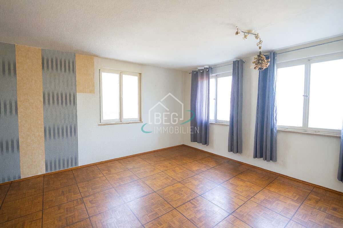 Immobilie in Michelfeld - Zwei Häuser, Gewerbe, Garagen & Freiflächen – vielseitiges Anwesen mit Potenzial - Bild 3