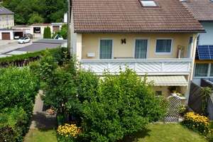 Viel Platz für die ganze Familie – Reihenendhaus mit 165 m² Wohnfläche und grünem Garten – Die vollständige Adresse der Immobilie erhältst du vom Anbieter., 83301 Traunreut – Vorschaubild 2