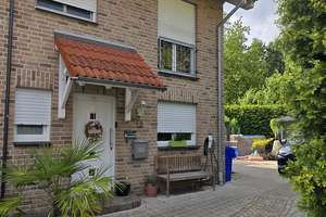 Einziehen und wohlfühlen – modernes Einfamilienhaus mit Garten, Sauna und PV-Anlage