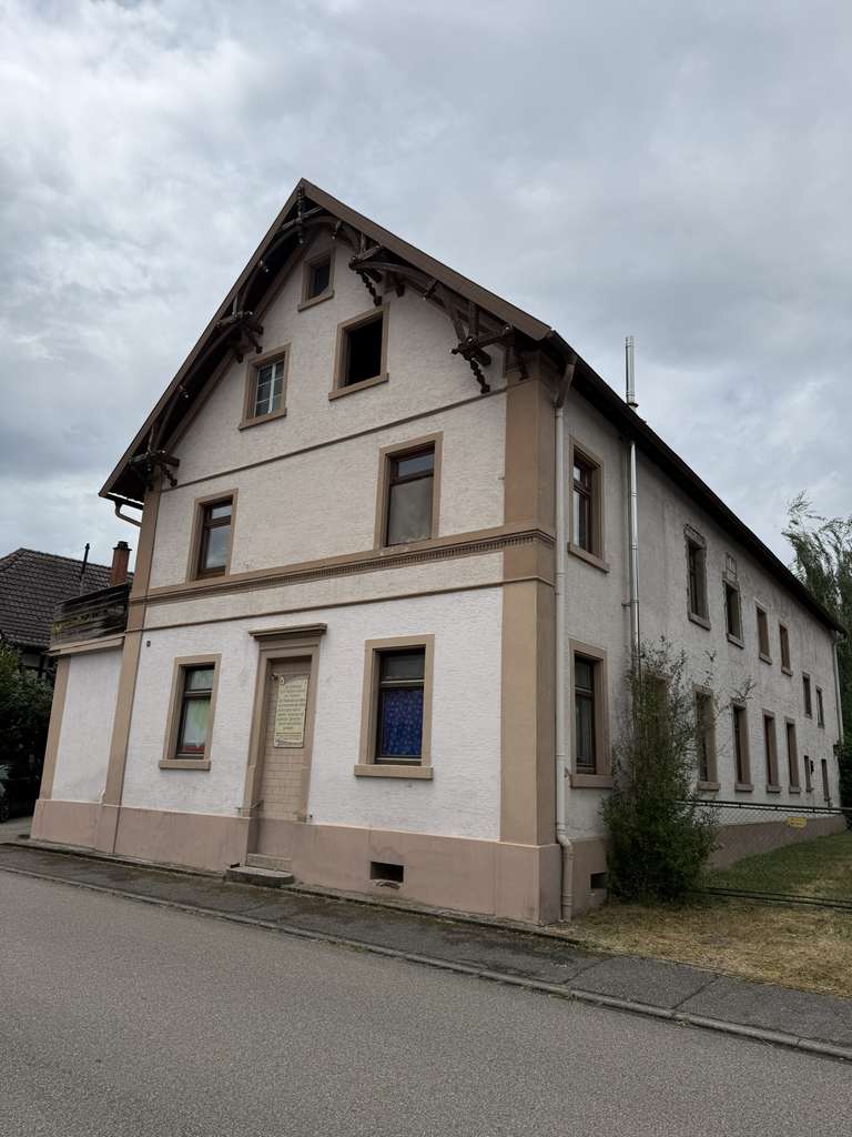 Immobilie in Lichtenau - Mehrfamilienhaus mit großem Grundstück und Baupotential bei Achern - Bild 2